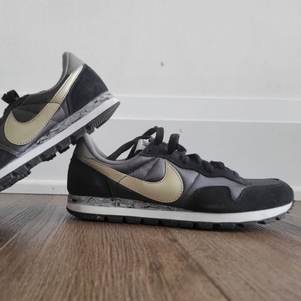Nike Air Pegasus 83 - Anthracite/Metallic Gold Grain/Black
